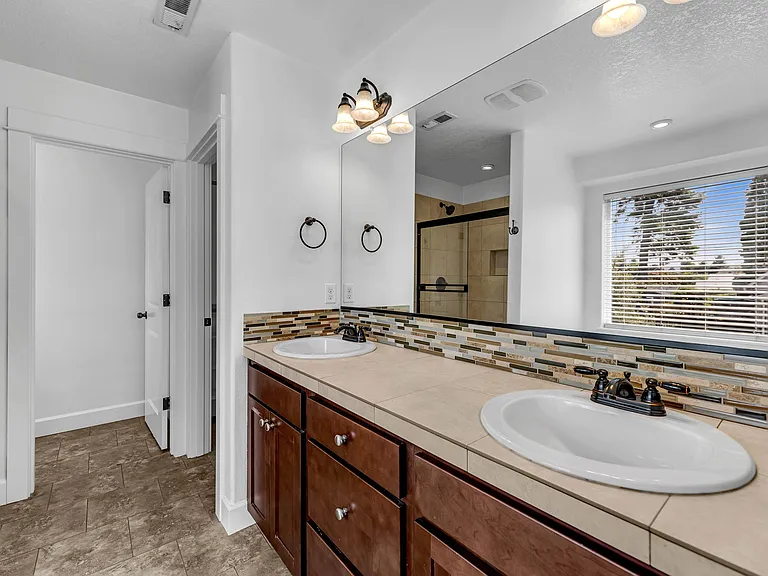4625 N Hunt St — Photo 42