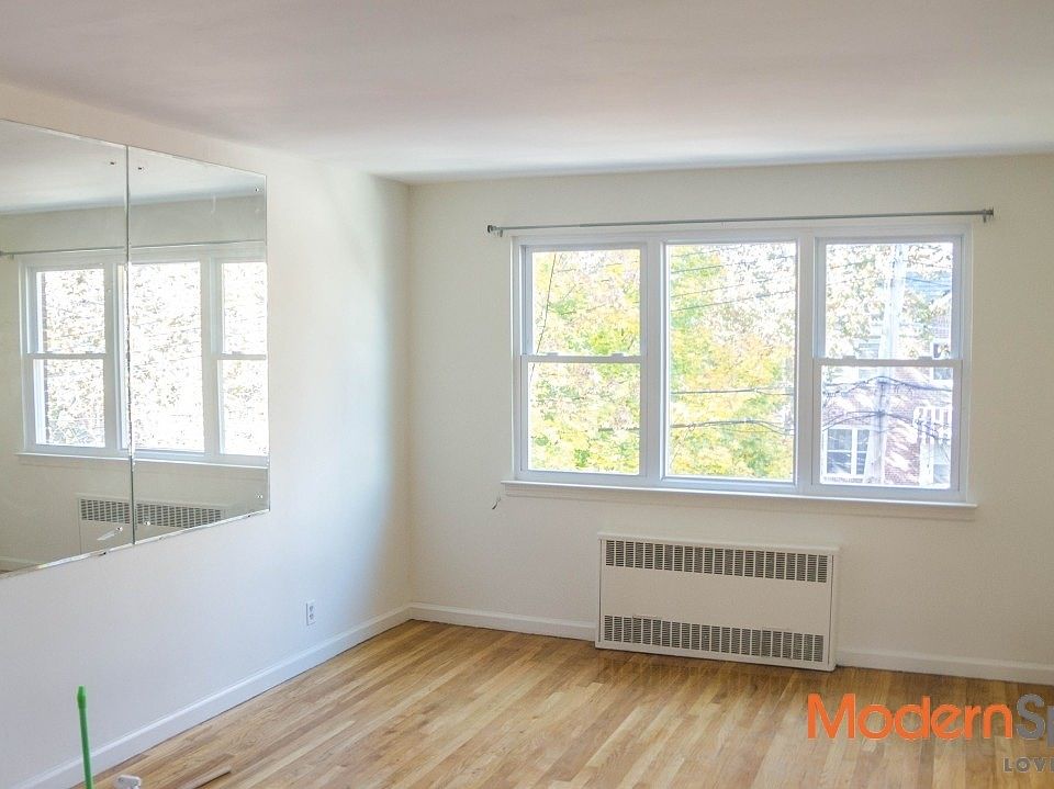 14x22' Living room overlooks street