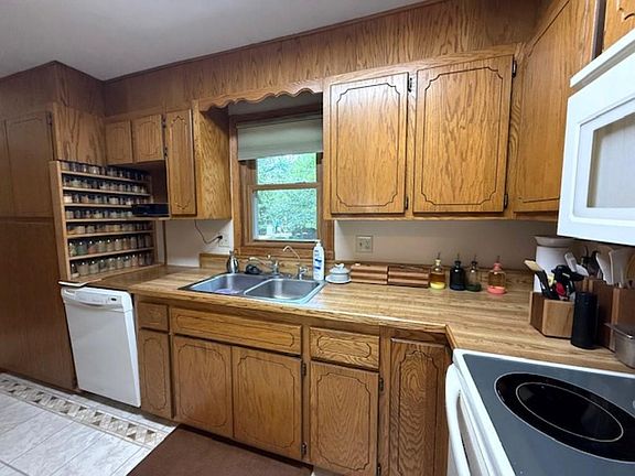 3rd image of 2108 Irvine Pl