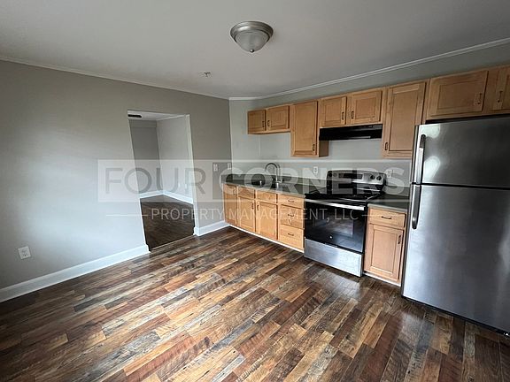 4th image of 1452 N Cherry St #212