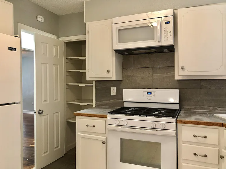 2813 Mitchell Ave — Photo 10