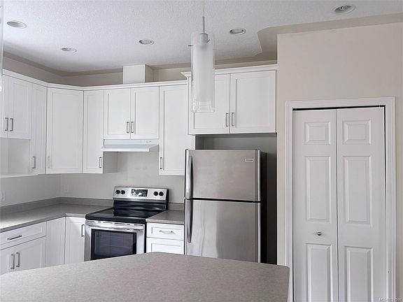 5th image of 401 Cambie Rd