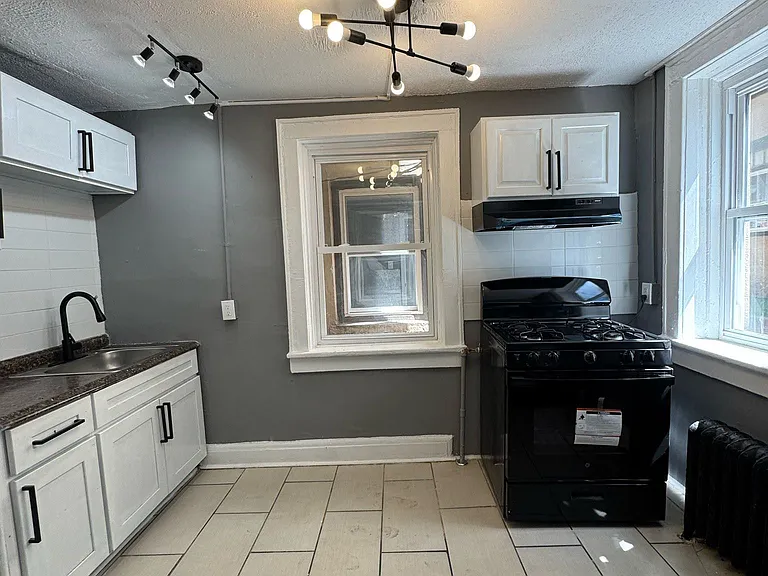 717 Arlington Ave #1B — Photo 1