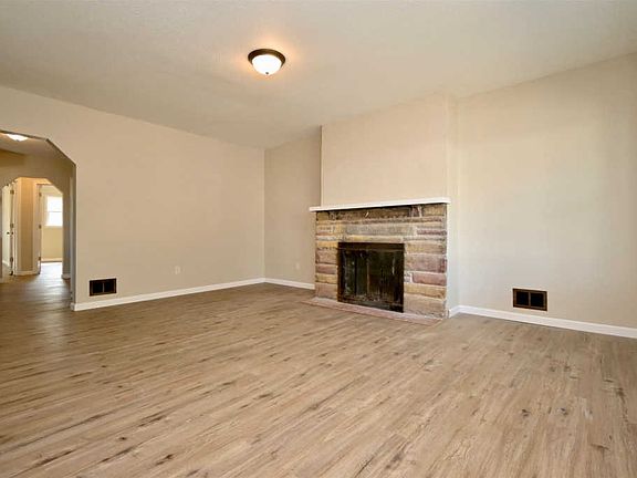 3rd image of 3422 Lincoln Ave #3424