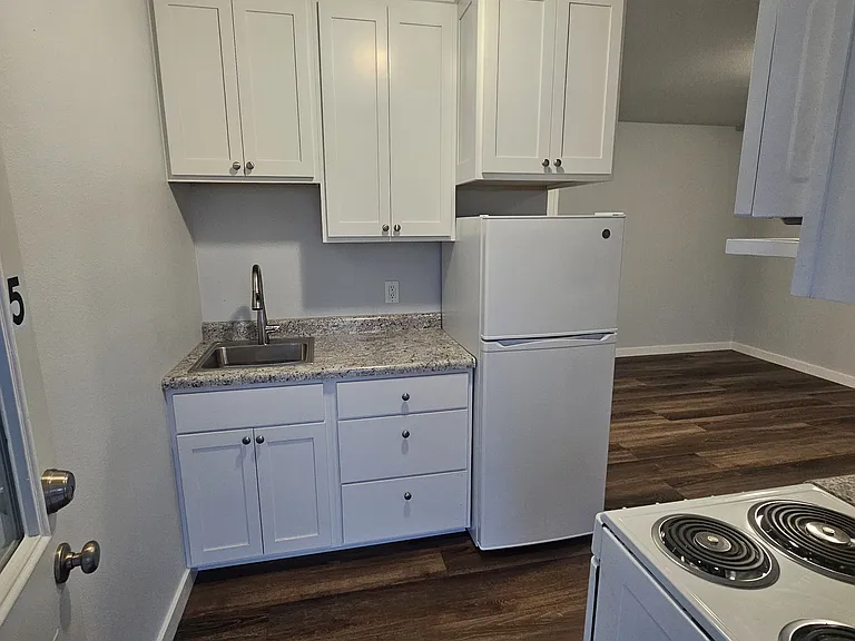 912 Broadway Ave #2 — Photo 2