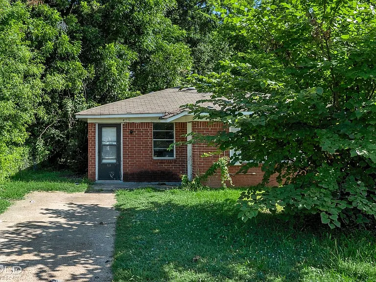 430 Fuller St — Photo 2
