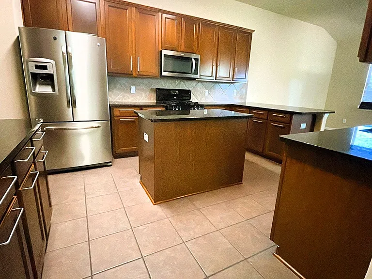 1014 Spring Lakes Haven Dr — Photo 4