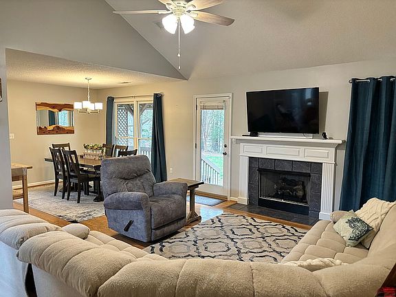 2nd image of 275 Augustine Dr