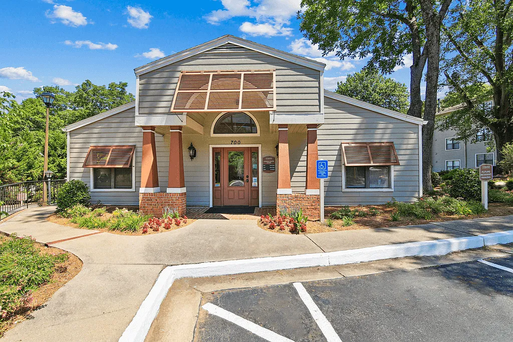 Towne Creek Apartment Homes — Photo 2