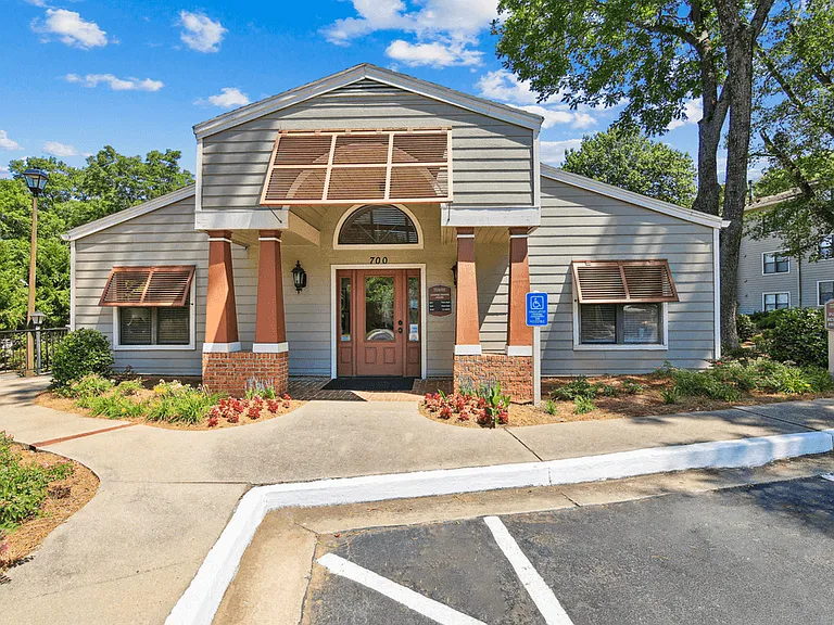 Towne Creek Apartment Homes — Photo 2