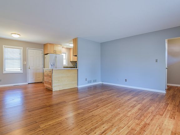 4th image of 301 Basswood Dr
