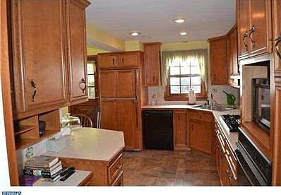 5th image of 647 Lawson Ave