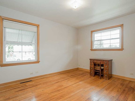 4th image of 629 Manchester Ave