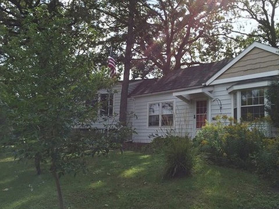 2nd image of 5701 W Lake St