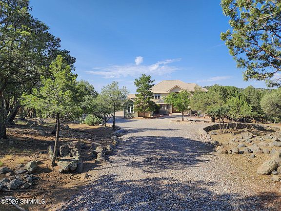 3rd image of 10 Oxbow Dr