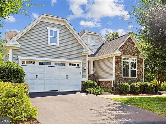3rd image of 3104 Lake Wesley Ct