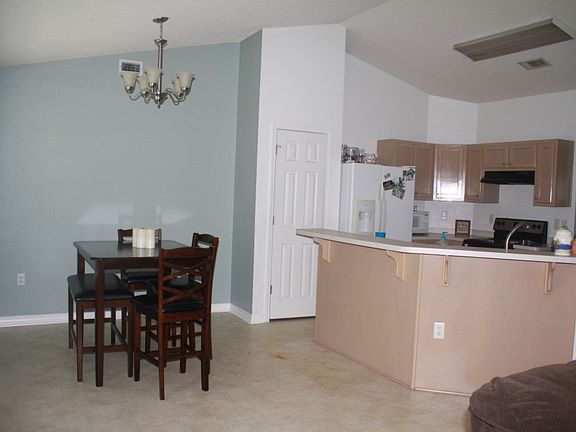 2nd image of 2160 Chatsworth Dr