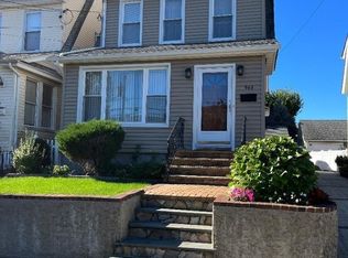 943 N 6th St, New Hyde Park, NY 11040
