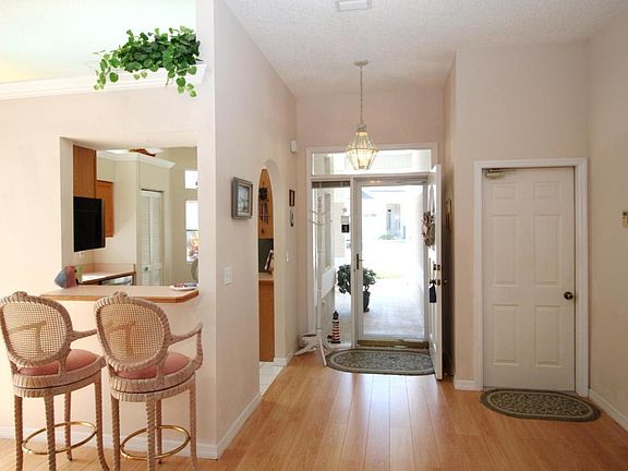 3rd image of 237 Kingston Dr