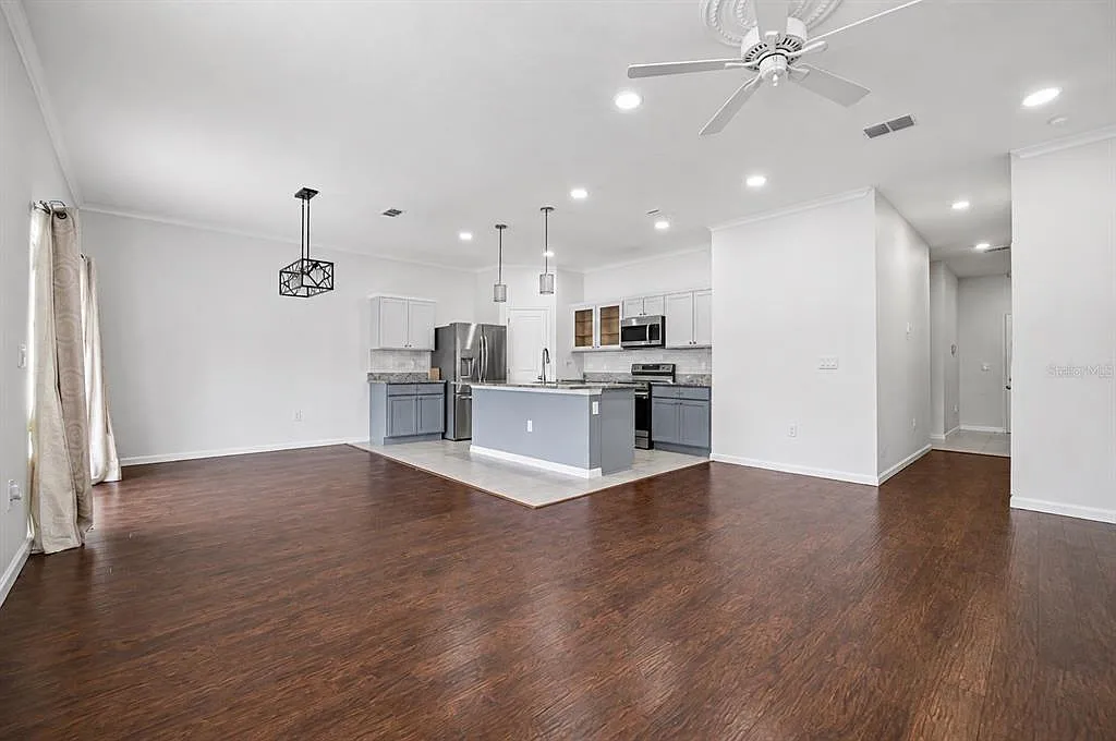 4 bed, 3.0 bath, 2338 sqft, $2,700 — Photo 4