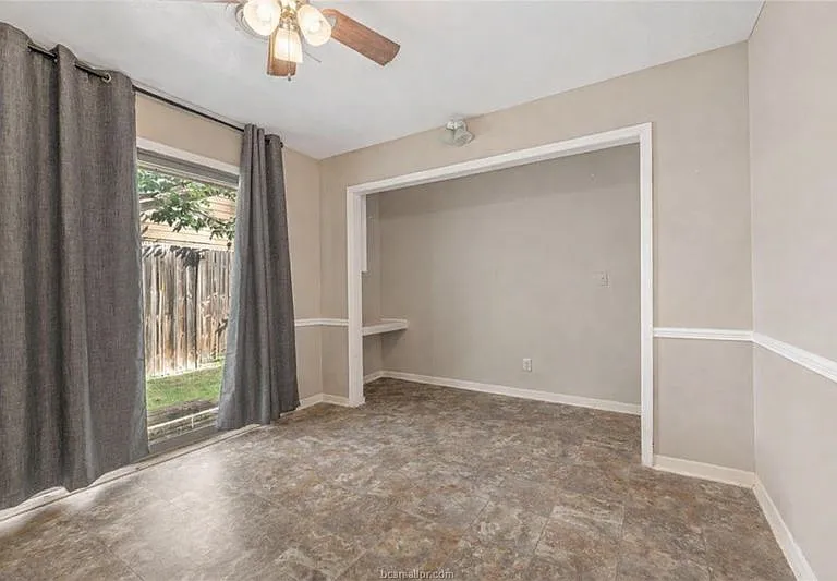902 Holik Dr — Photo 7