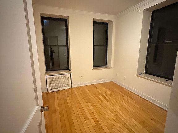 2nd image of 742 Saint Nicholas Ave APT 12