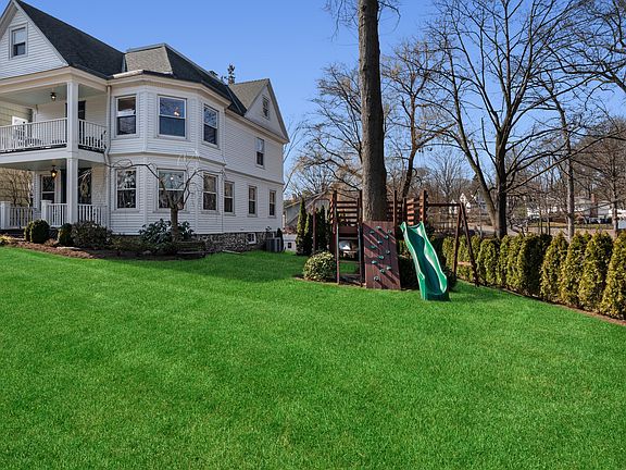 2nd image of 1234 Knickerbocker Ave