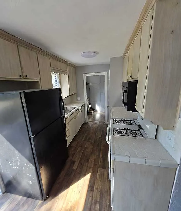 2 bed, 2.0 bath, $1,425 — Photo 2