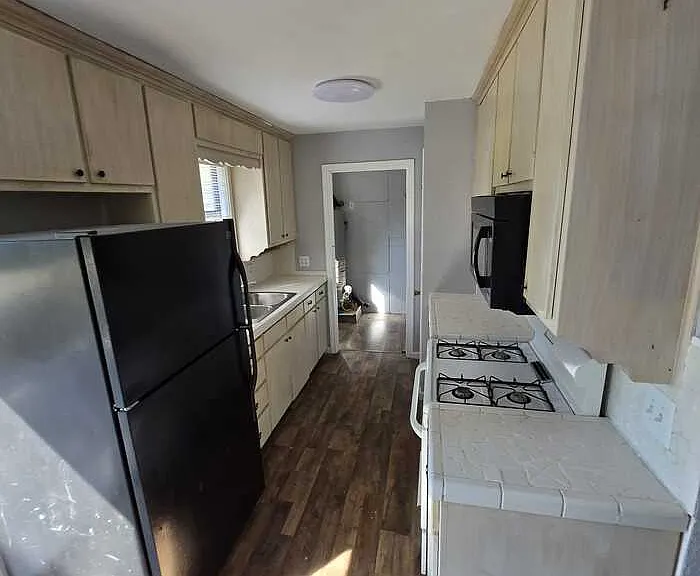 310 S Wickham St — Photo 2