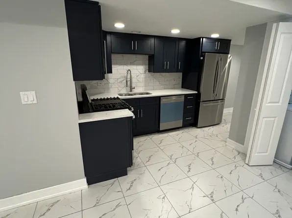 919 N Winchester Ave, Chicago, IL 60622