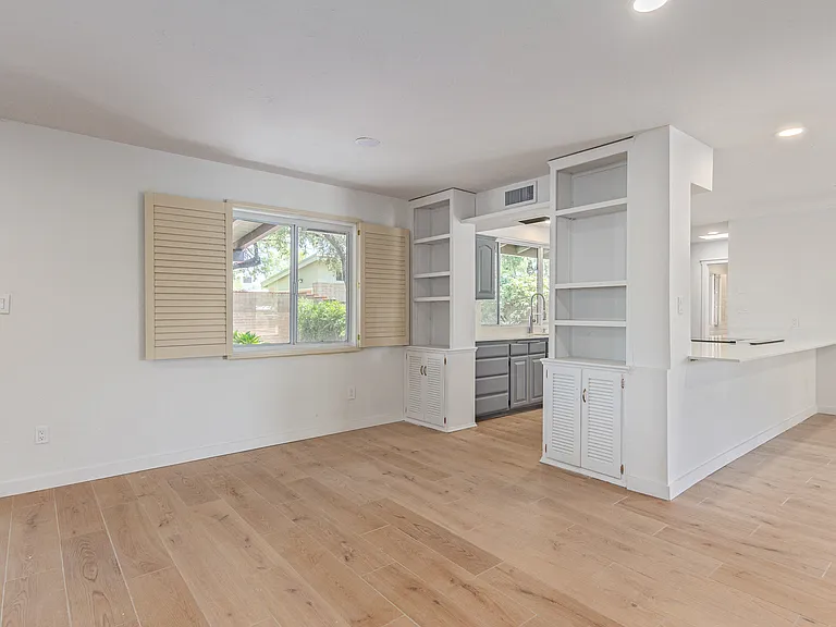 GREAT ROOM LEADING TO KITCHEN AND MUD ROOM