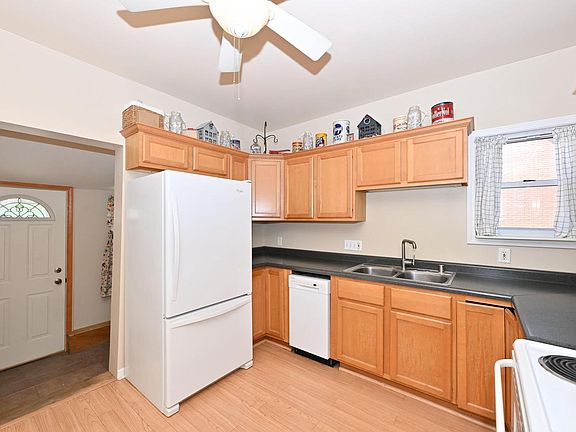 4th image of 215 W Chestnut STREET