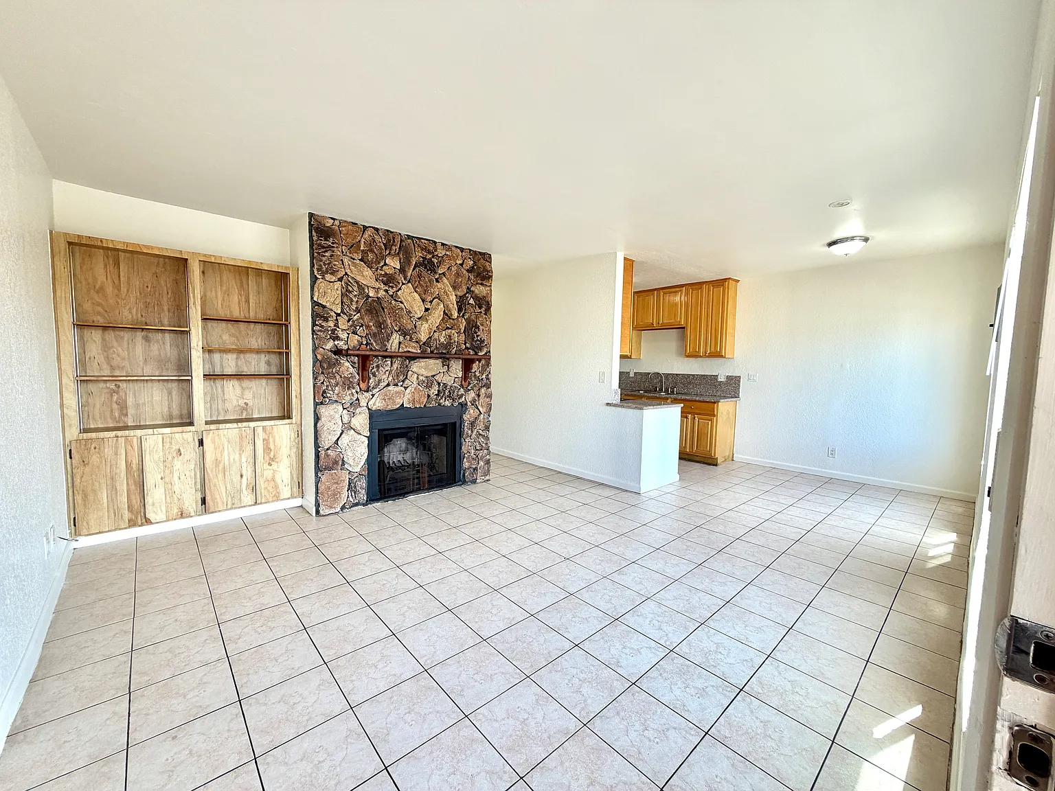 2 bed, 750 sqft, $2,145 — Photo 1