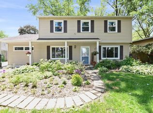 154 Queenswood Rd, Bolingbrook, IL 60440