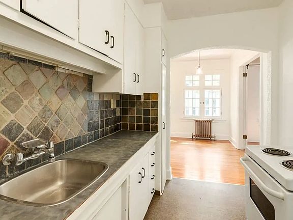 4th image of 1121 6th St SW #11