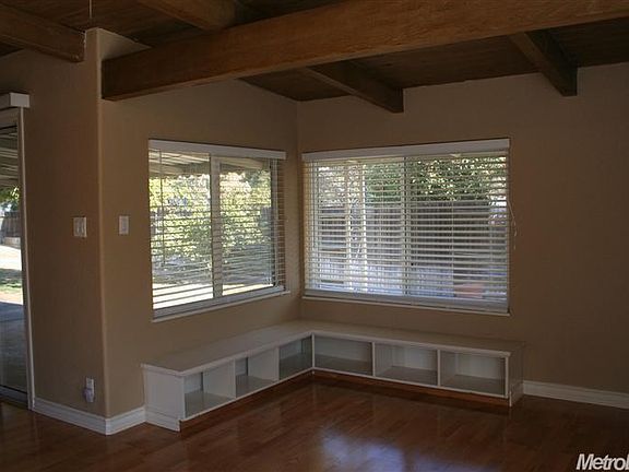 4th image of 2442 Town Cir