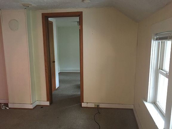 4th image of 1109 S Farwell St APT 3