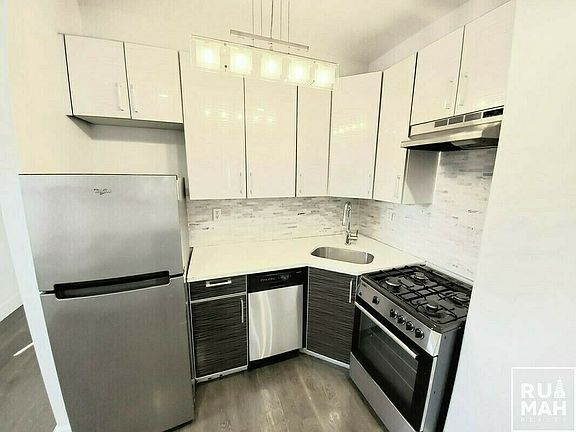 3rd image of 404 Evergreen Ave #2D
