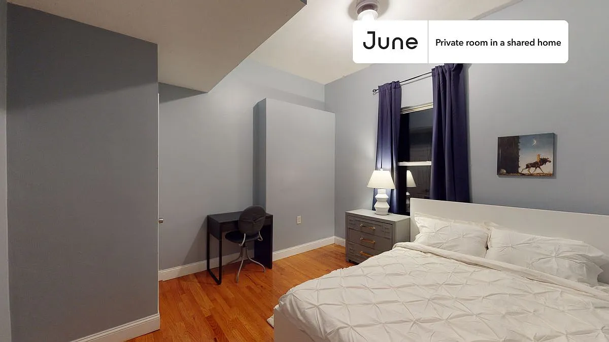 Queen bedroom in 4 bed/2 bath home in Allston #534 B — Photo 3
