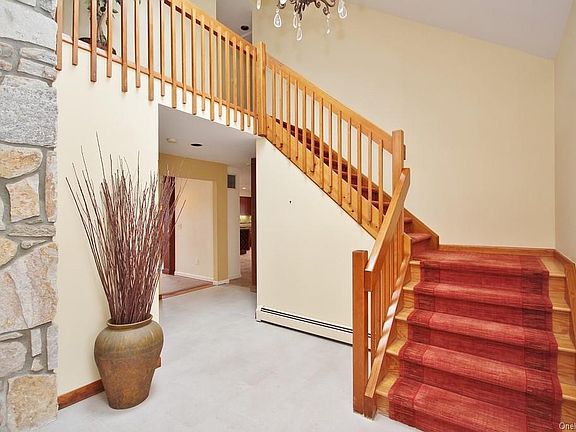 3rd image of 81 Quaker Hill Dr