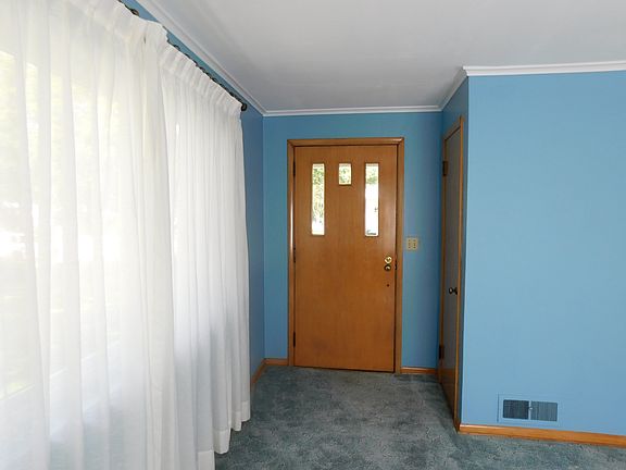 3rd image of 135 W Parkwood St