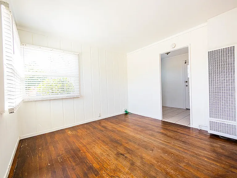 4499 Campus Ave — Photo 13