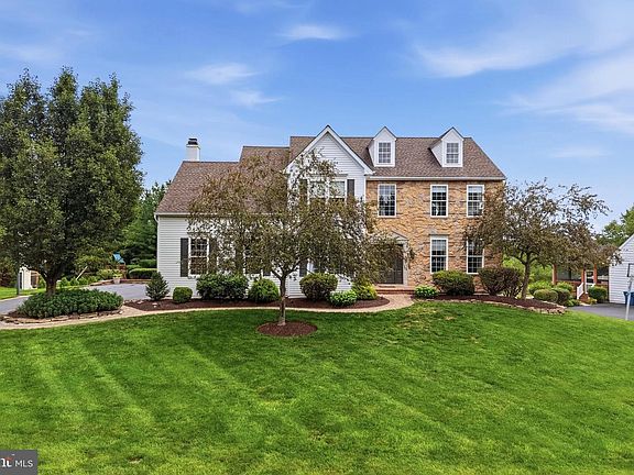 2nd image of 5266 Windtree Dr