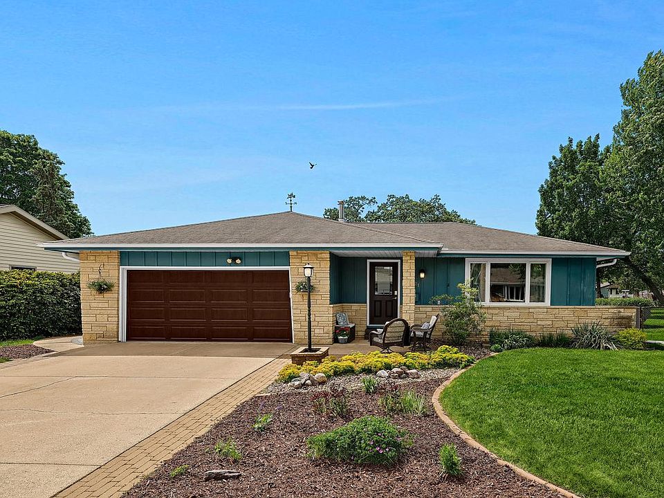 1st image of 521 8th AVENUE N N