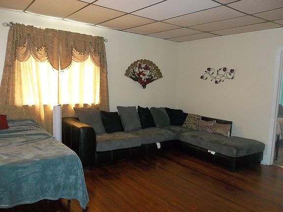 3rd image of 332 E Larch Ave