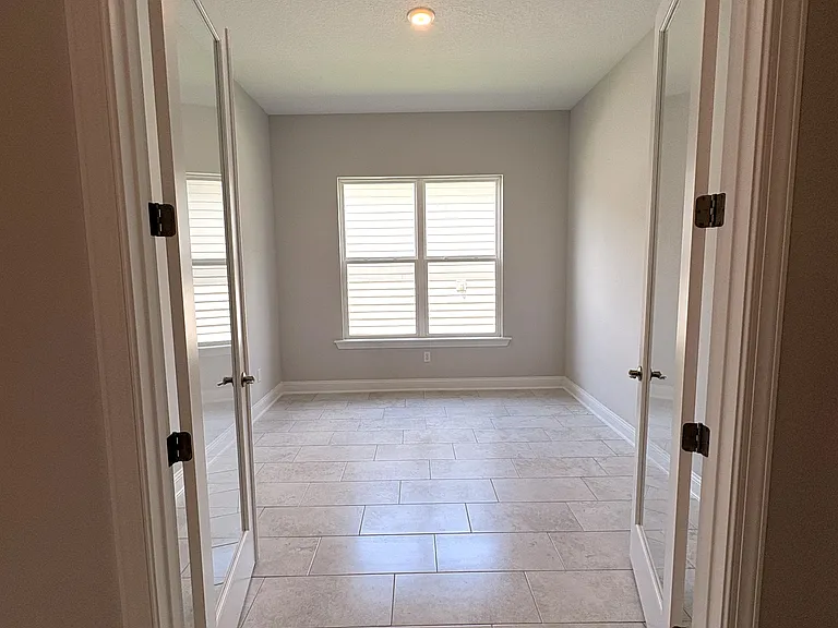 Bedroom 3/Office