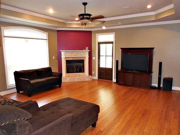 2nd image of 215 Veritas Dr