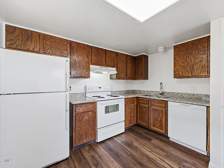 436 W Clark St #202 — Photo 6