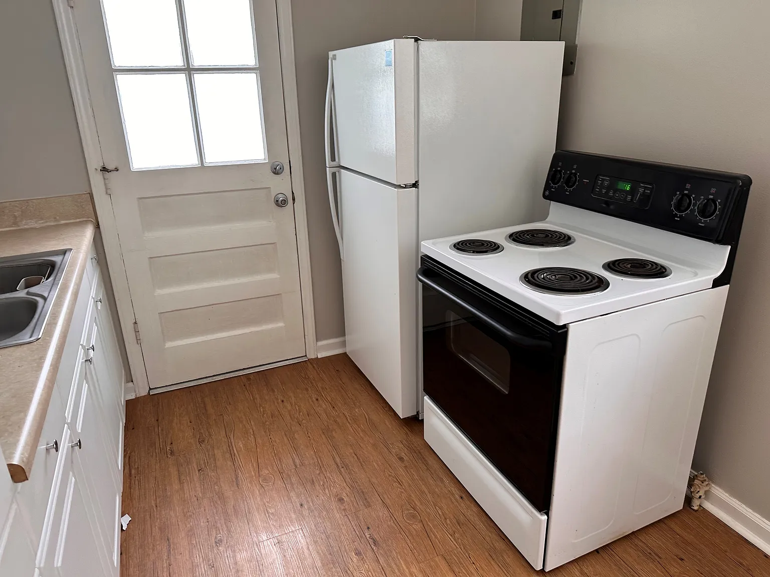 2 bed, 800 sqft, $1,600 — Photo 3