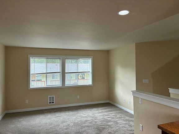 3rd image of 1235 E Fairhaven Ave